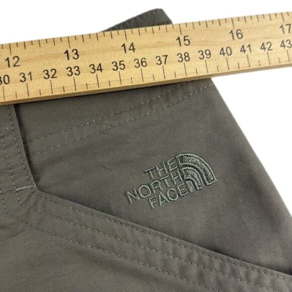 The North Face Shorts Olive Green Women’s Size 4 - Picture 8 of 10